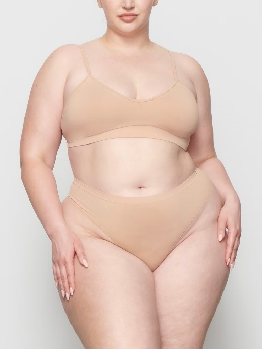 SKIMS SOFT SMOOTHING SEAMLESS BRALETTE CLAY SMALL